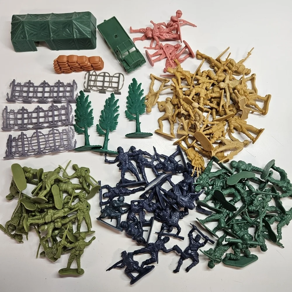 VINTAGE Huge Lot PVC Military Soldier Figures and Battle Accessories 75+ Pieces